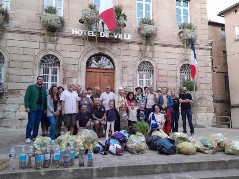 Opération “Nettoyons la Nature” : plus de 40 kg de déchets ramassés au centre ville de Saint-Affrique en seulement 2 heures !